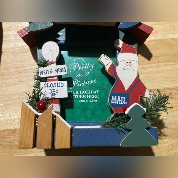 Christmas picture frame featuring North Pole Mail service & Santa. Vintage Kmart - Picture 8 of 8